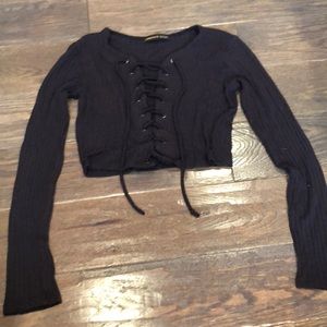 Black ribbed crop top w ties going the front